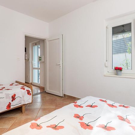 1 Bedroom Beautiful Apartment In Vrh Vrh (Krk) Exterior foto