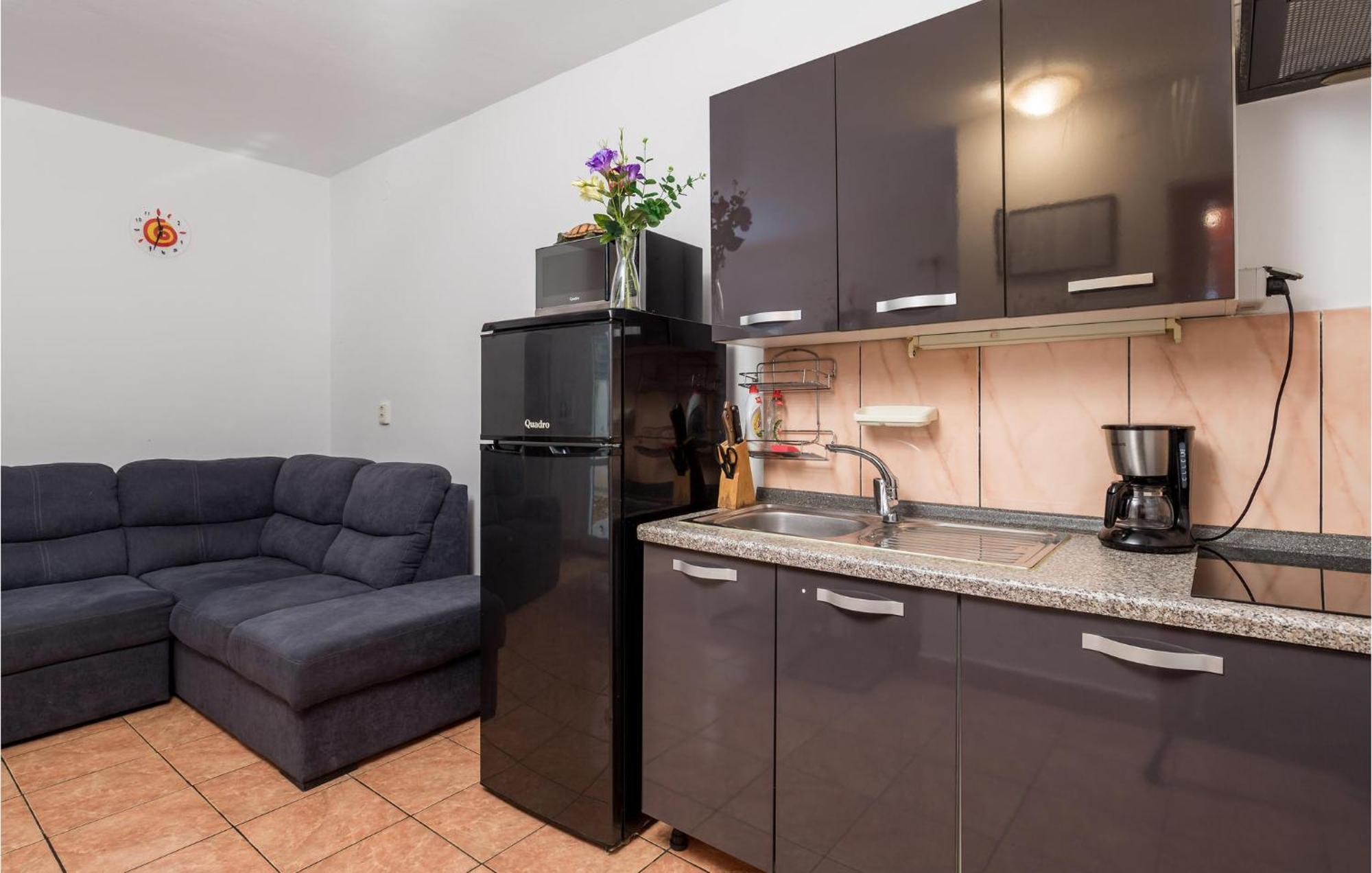 1 Bedroom Beautiful Apartment In Vrh Vrh (Krk) Exterior foto