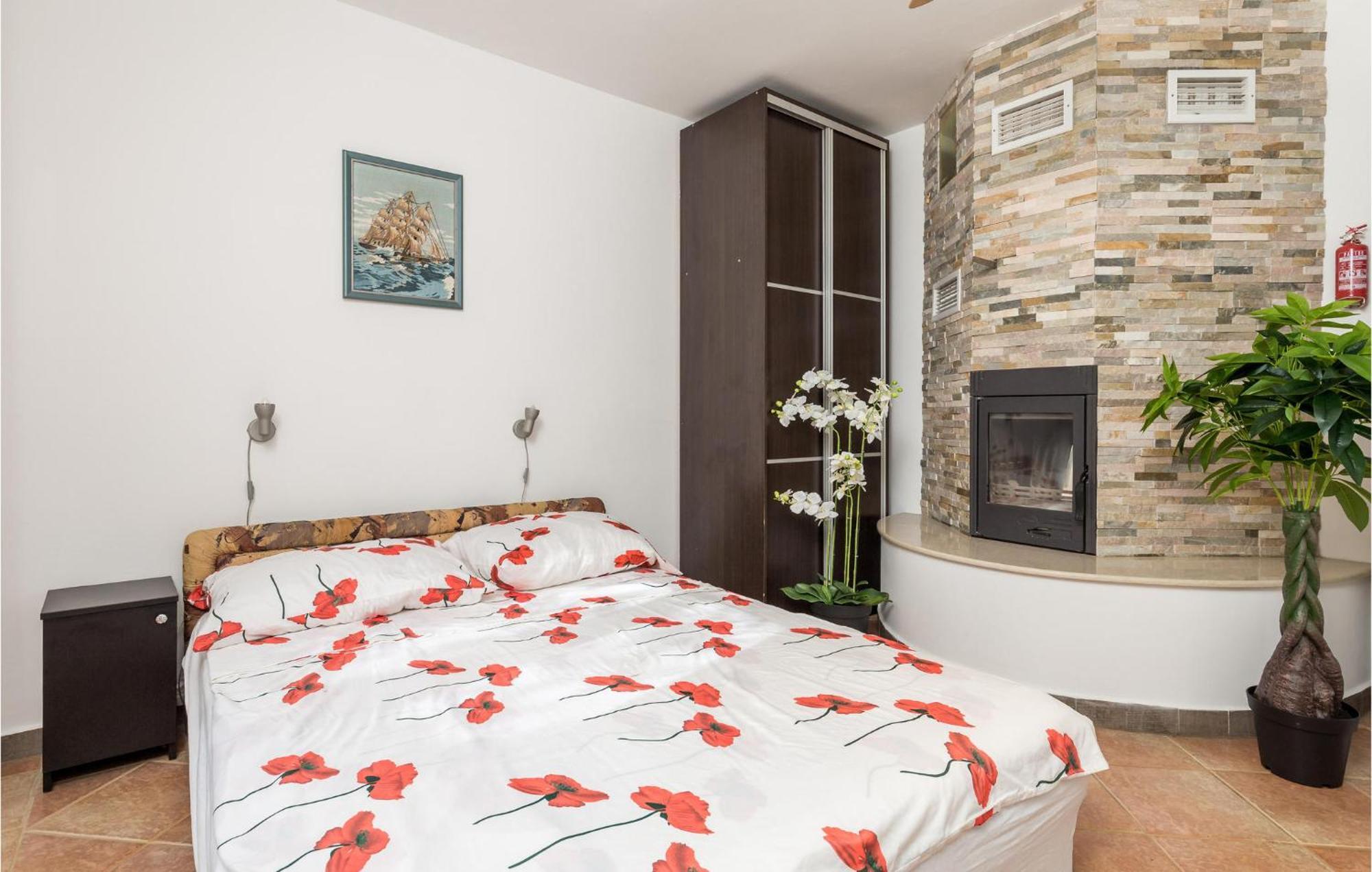 1 Bedroom Beautiful Apartment In Vrh Vrh (Krk) Exterior foto