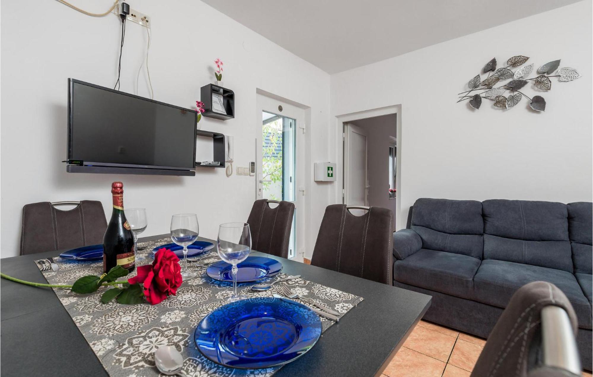 1 Bedroom Beautiful Apartment In Vrh Vrh (Krk) Exterior foto