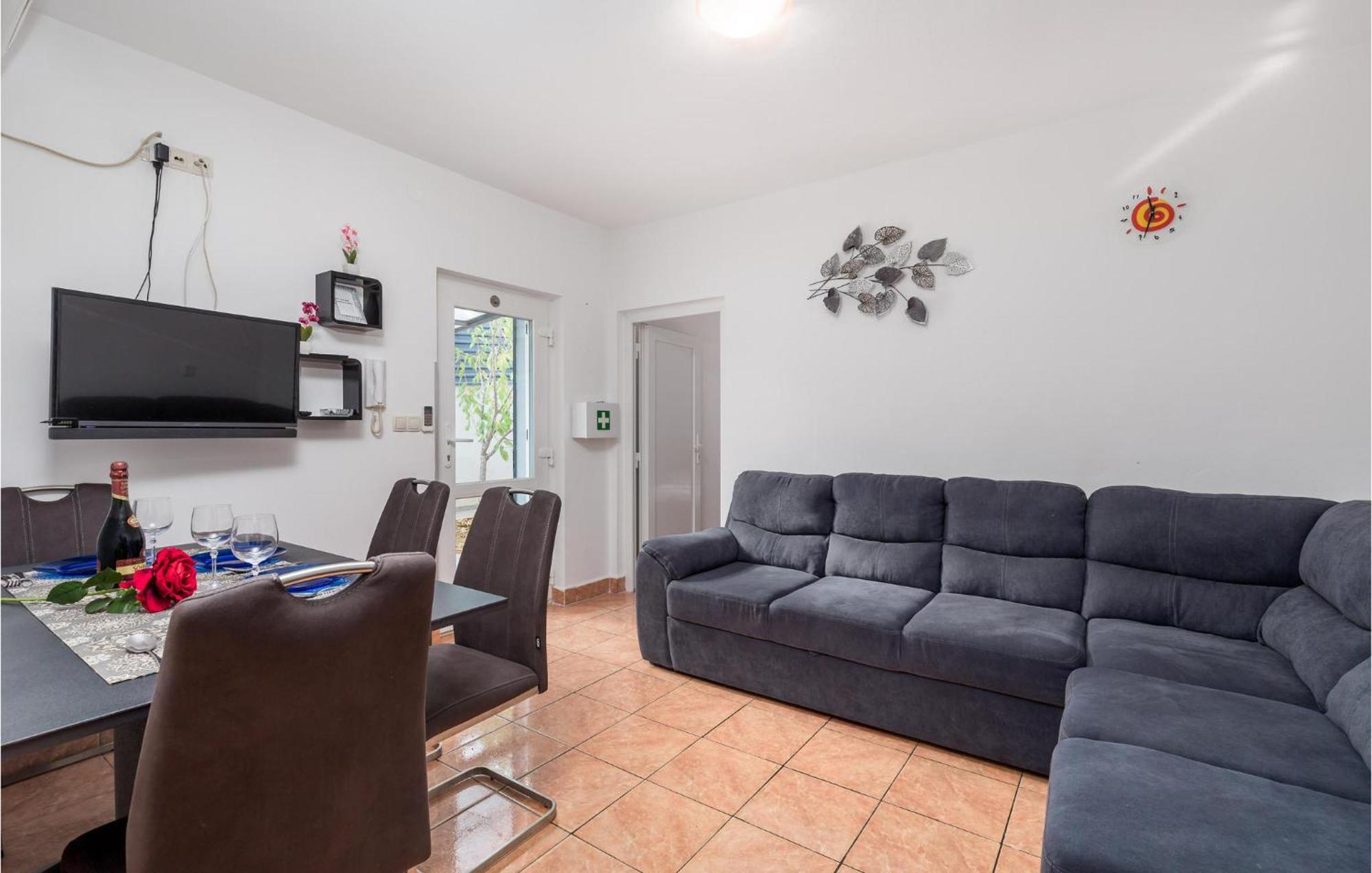 1 Bedroom Beautiful Apartment In Vrh Vrh (Krk) Exterior foto