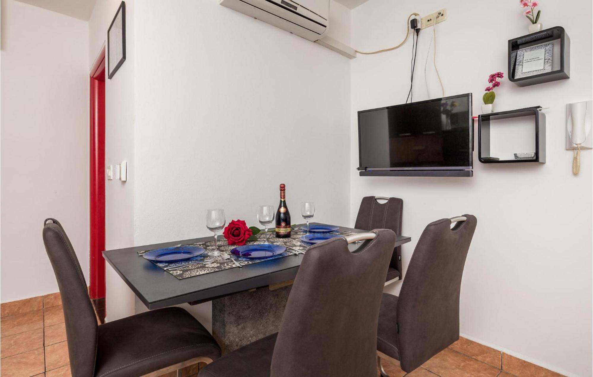 1 Bedroom Beautiful Apartment In Vrh Vrh (Krk) Exterior foto