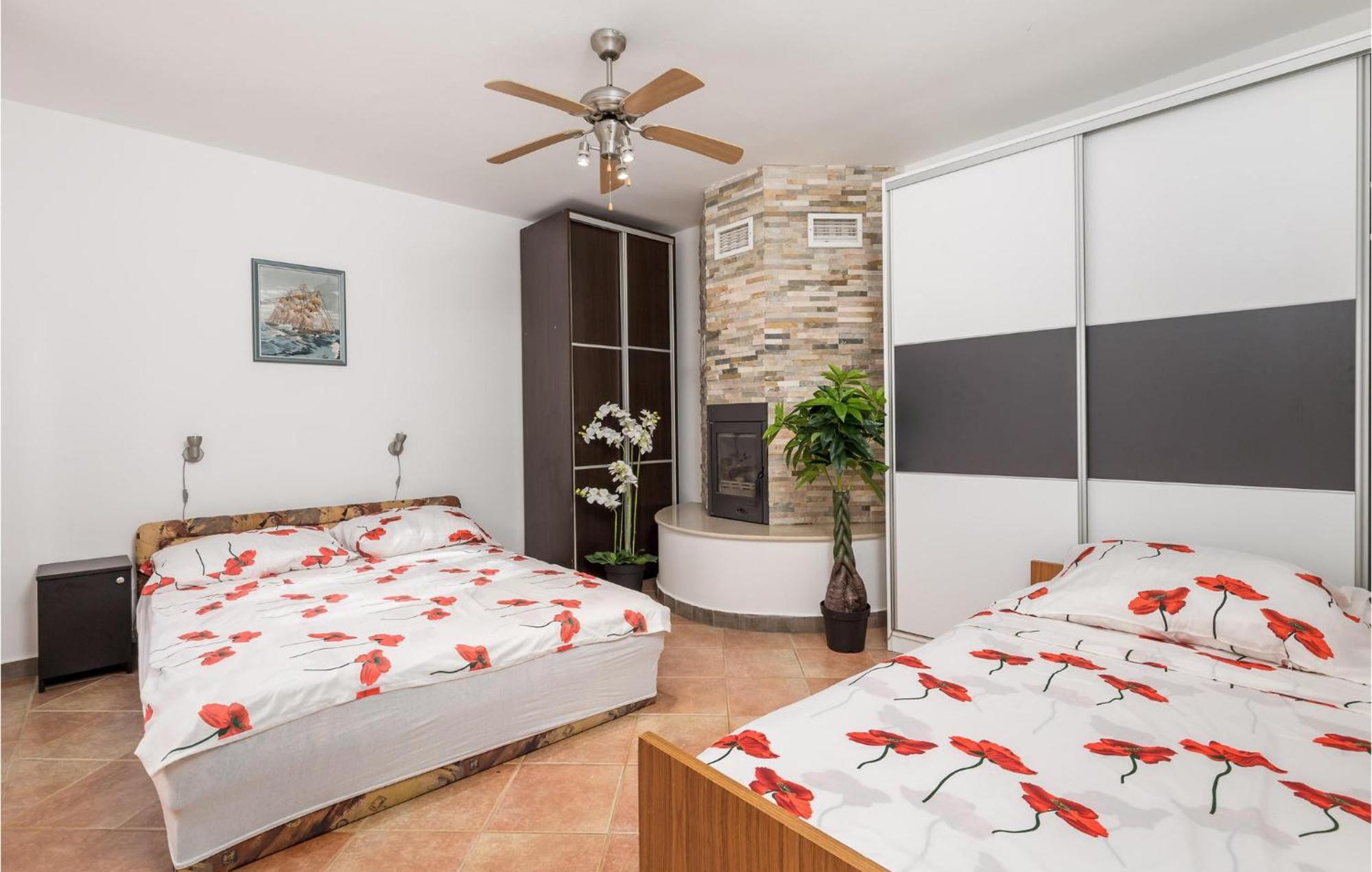 1 Bedroom Beautiful Apartment In Vrh Vrh (Krk) Exterior foto