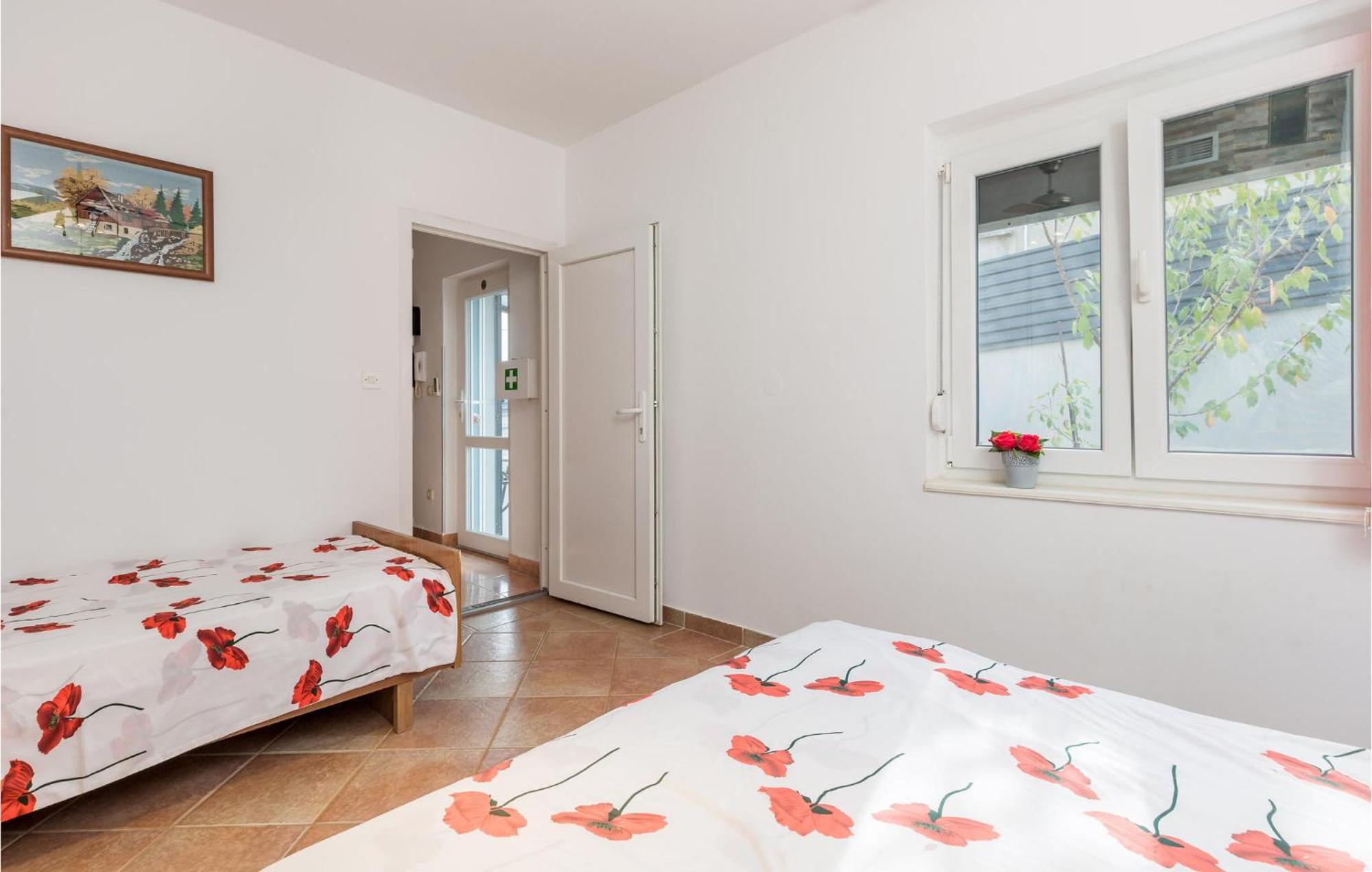 1 Bedroom Beautiful Apartment In Vrh Vrh (Krk) Exterior foto